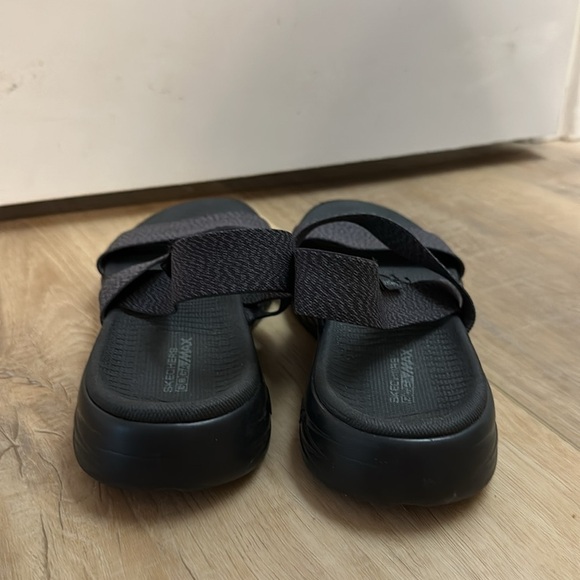 SKECHERS GOGA Max women’s black strappy sandals size 7 - Picture 3 of 7